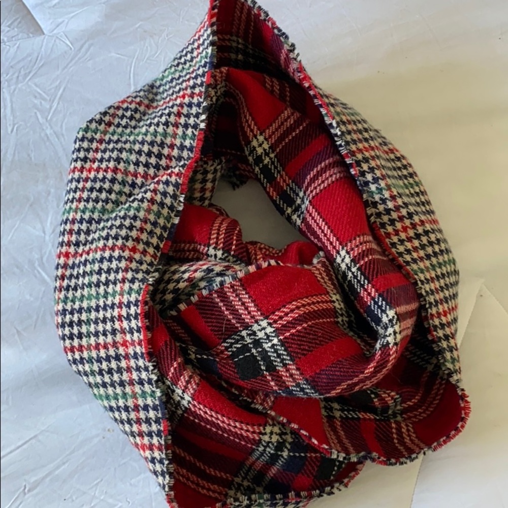Reversible scarf! Super warm and cozy!